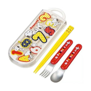 set de servicios con palillo snoopy