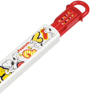 palillos con estuche snoopy